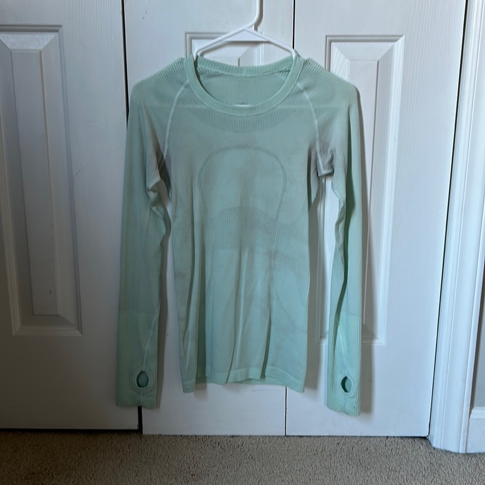 Lululemon long sleeve swiftly tech